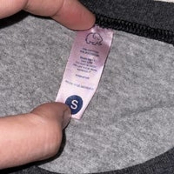 Country‎ Chick Women’s Heather Gray Long Sleeve Top Size Small - Picture 3 of 5